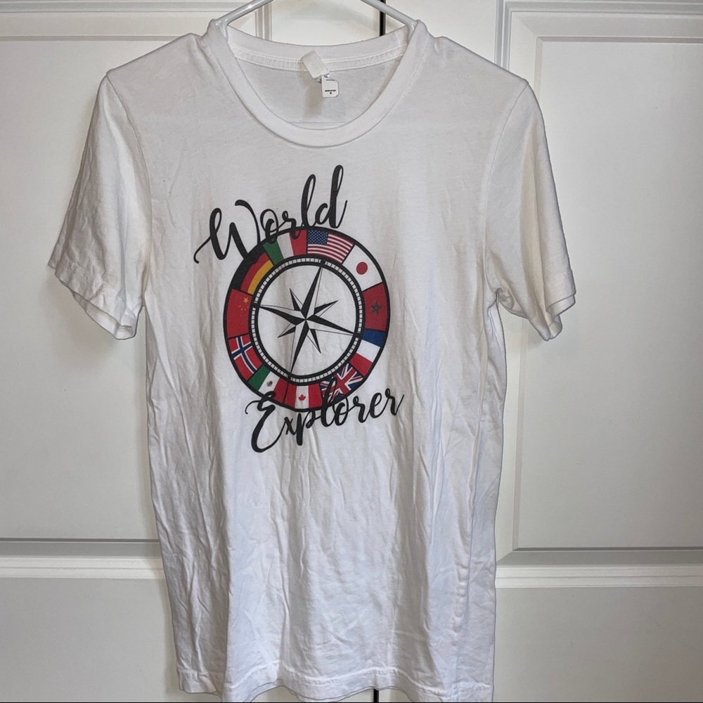 Disney EPCOT world explorer t shirt size small